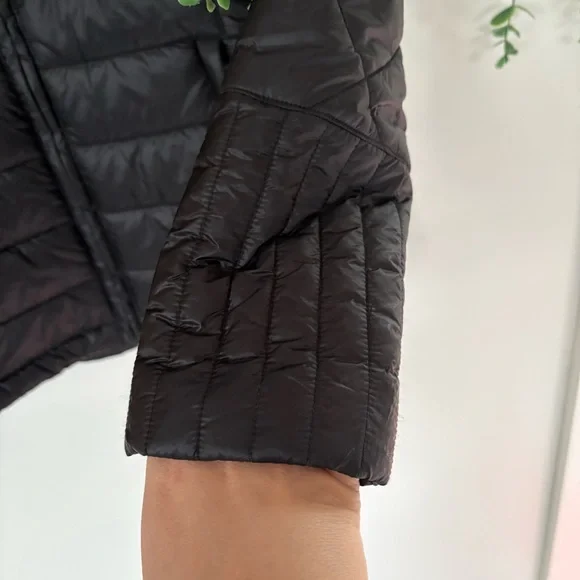 **SOLD*** Patagonia Woman’s Puffer Radalie Insulated Jacket Size XS Black - Picture 4 of 14